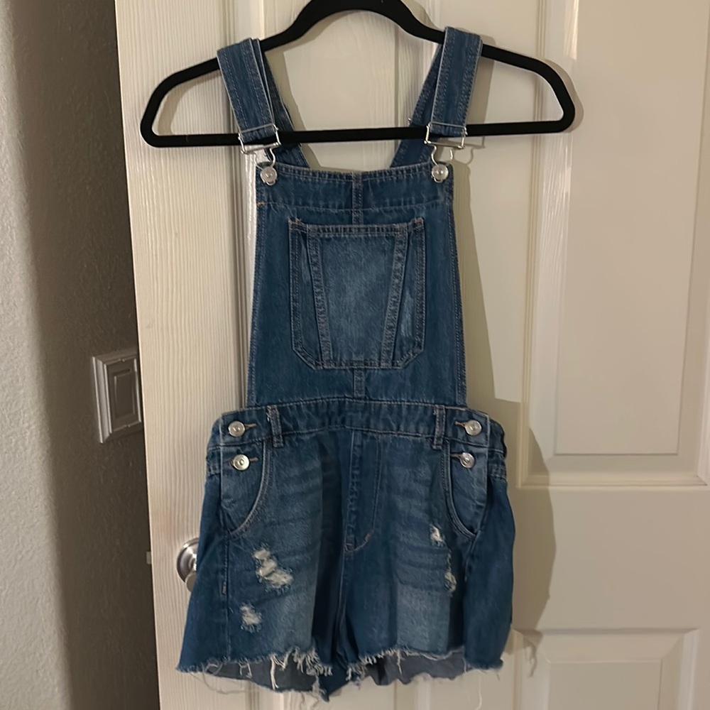 H&M denim overall shorts (size 6)